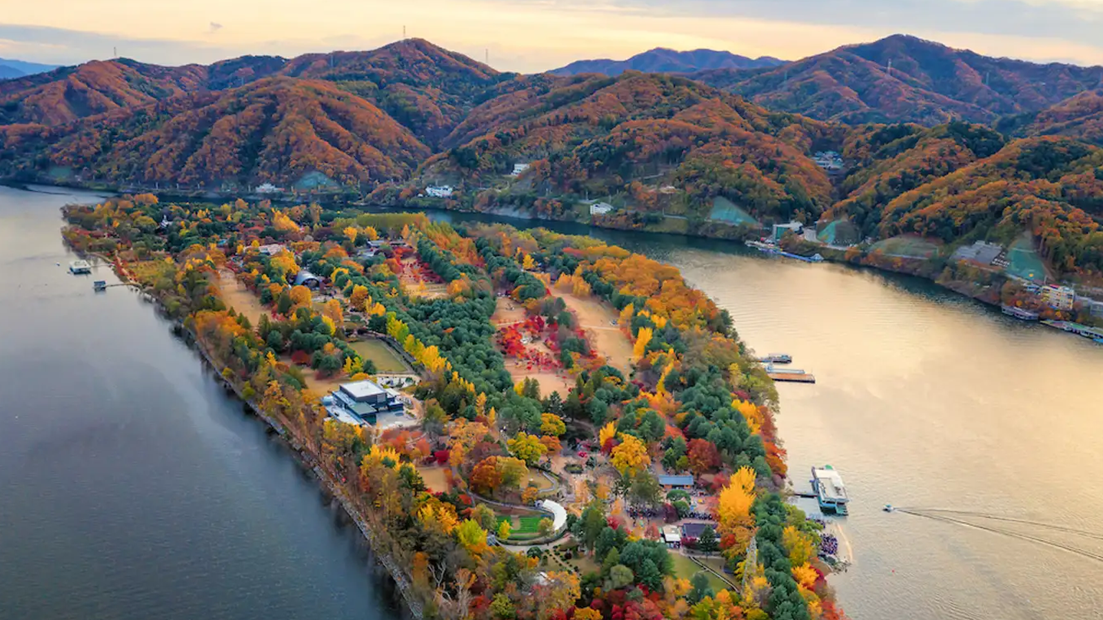 Hà Nội - Seoul - Nami - Everland - Hái Táo 5 ngày 4 đêm ( Bay Hàng không Vietnam Airlines (VN) - Đi Tối Về tối )  )