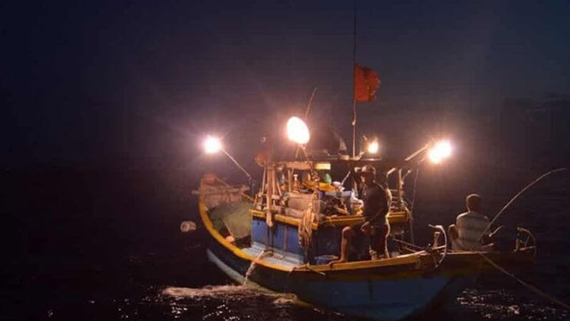 Câu Mực Tại Quan Lạn - Minh Châu Buổi Tối Trên Biển